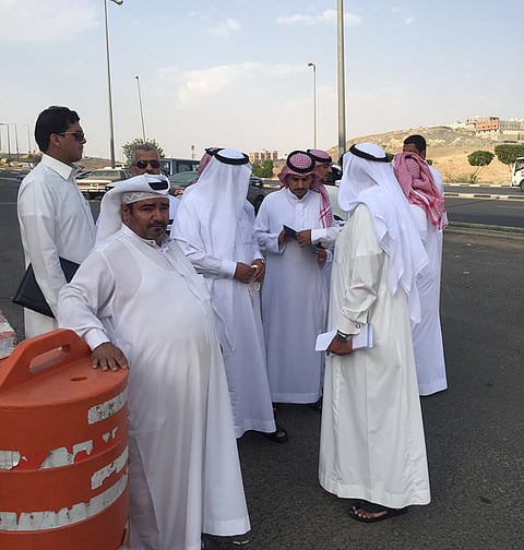 مكتب استقدام بالطائف يجمع أموالاً من مواطنين ويختفي صاحبه.. والشرطة تتابع