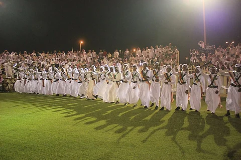 "العرضة والخطوة".. مشاركة فلكلورية لمحافظة العرضيات بسوق عكاظ