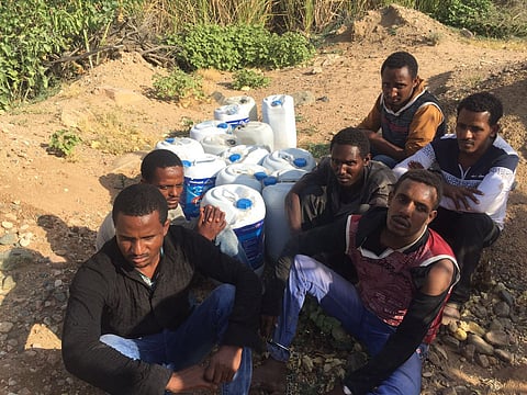 شاهد.. جنائي الطائف يُطيح بـ 6 إثيوبيين يدعمهم مواطن في مصنع خمور