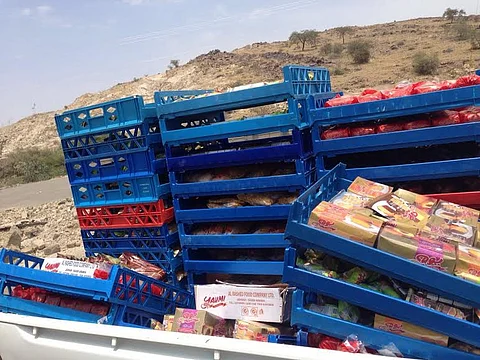 ضبط شاحنتين حاولتا تخطي مركزبلقرن الأمني.. محملتان بأغذية منتهية