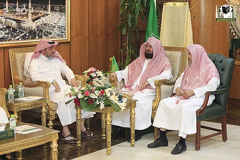 "السديس" يستقبل منسوبي إدارة شؤون الحج والعمرة