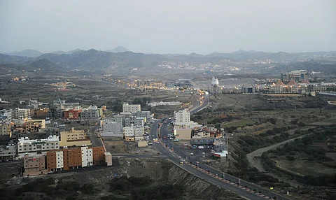 جبل ثاه.. إطلالة ساحرة تتهيأ لاستقبال فنادق الـ 5 نجوم بأبها