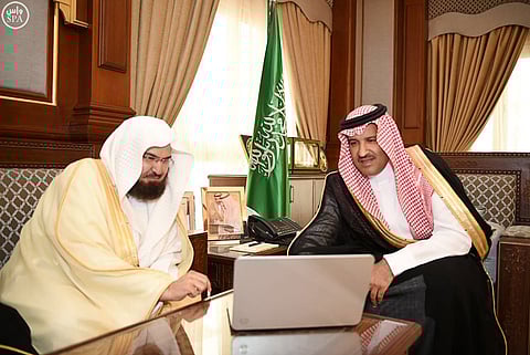 أمير المدينة المنورة يطلق حملة " خدمة الحاج والزائر وسام فخر لنا (4)"