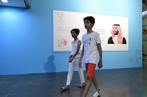 "حكايا مسك" تفتح أبوابها على وقع خطى "العنود" و"عبد الرحمن"
