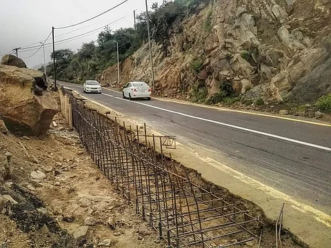 جهة خدمية تتبنى مشروع مصدات منعطفات فيفاء الخطرة