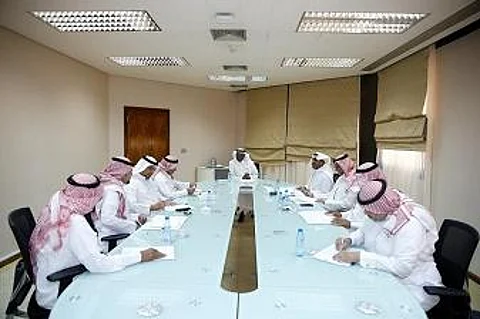عيد يجتمع برؤساء أندية الأولى ويناقش معهم مخصصات المالية
