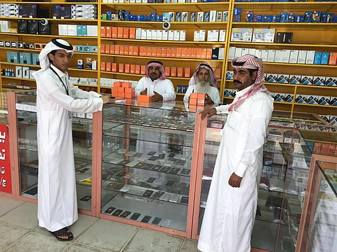 الباحة.. حملات تفتيشية على محلات الجوالات تضبط عدة مخالفات