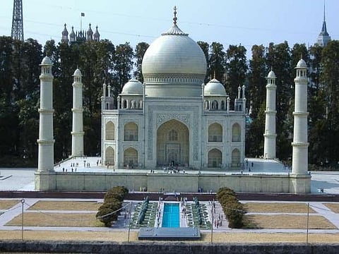 بالصور.. تعرف كيف تزور العالم في يوم واحد وأنت في اليابان