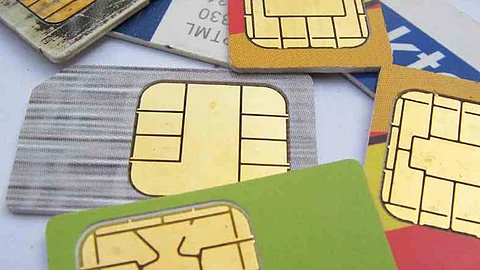 "سبق" تكشف مافيا بيع شرائح الاتصالات المسبقة الدفع بالرياض