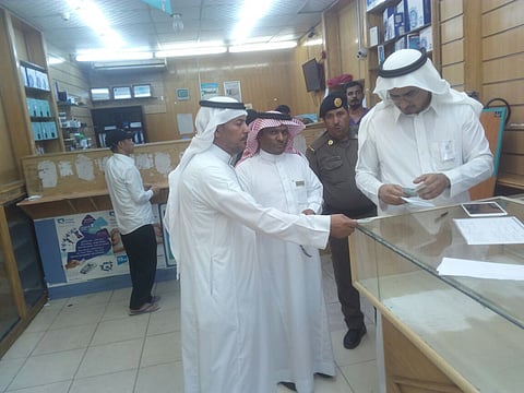 "عمل ينبع" يضبط 5 مخالفات ويغلق 8 منشآت غير ملتزمة بتوطين الاتصالات