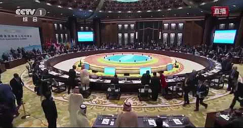 بالفيديو.. الرئيس الأمريكي يبحث عن "محمد بن سلمان" للسلام عليه قبل انطلاقة قمة الـ20