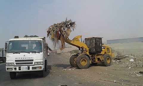 بلدية جنوب جدة تتلف 170 طن ملابس مستعملة وتزيل 150 محلاً