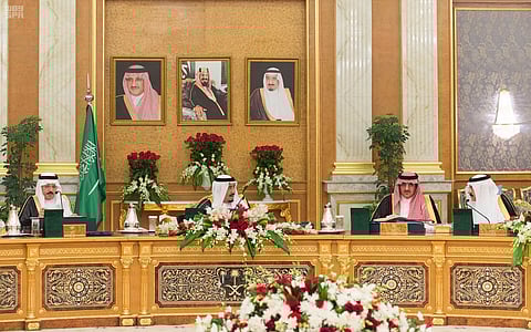 الملك يطمئن على الجاهزية للحج .. ويوجّه: قدموا أفضل الخدمات لضيوف الرحمن