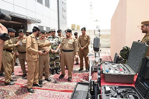 الفريق المحرج يتفقد قيادات المرور بالمشاعر المقدسة.. ويستمع لشرح الخطط التنفيذية