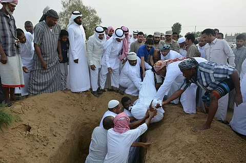 الجموع تشيع جثمان شهيد الواجب عبدالله هزازي