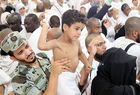 شاهد.. رجال أمن مكة يضربون أروع الأمثال في العمل الإنساني