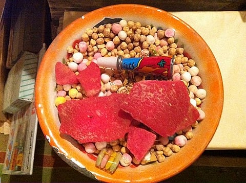 هدايا "حجاج الطيبين".. عادات لا يكتمل الحج إلا بها "قريض" و "زمارة" وسجادة صلاة!