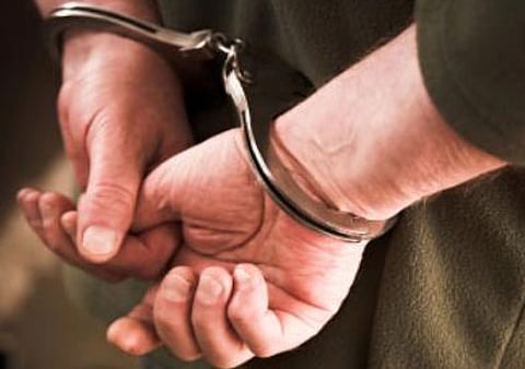 القبض على سائق تاكسي في مصر سرق أموال طالب سعودي