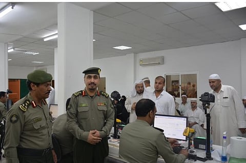 "جوازات الشمالية" تودع الحجاج العراقيين عبر منفذ "جديدة عرعر"