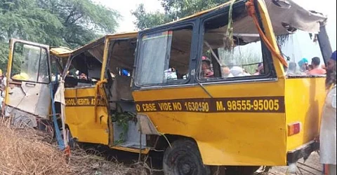مقتل 8 أطفال إثر سقوط حافلة مدرسية في قناة مائية بالهند