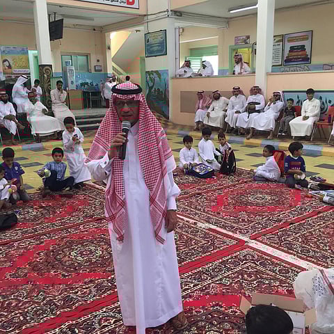 رغم تقاعده.. رائد نشاط يباشر الدوام ويُشرف على الأسبوع التمهيدي بالطائف