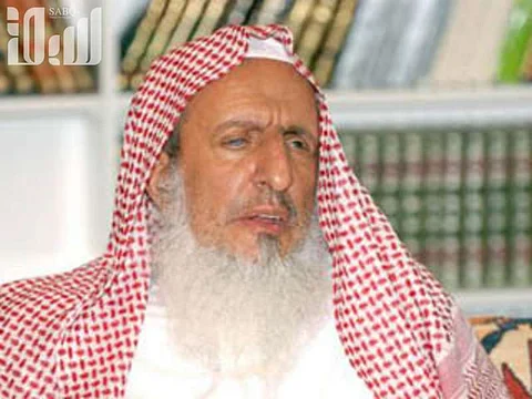 بعد مصرع أشهرهم .. المفتي ينصح المفحطين ويقرّر حكم تخفيضات الأعياد