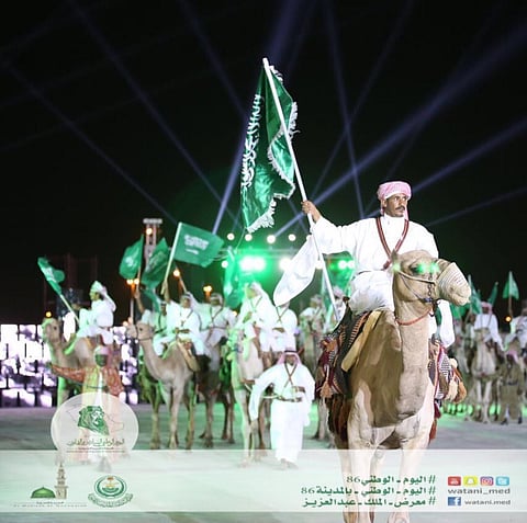 شاهد.. أفراح أهالي "طيبة" بالوطن.. قلوب وأعلام ترفرف في السماء