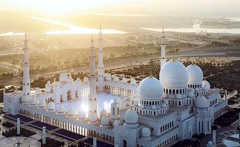 جامع الشيخ زايد.. رابع أكبر مساجد العالم ينافس على جائزة الفوزان