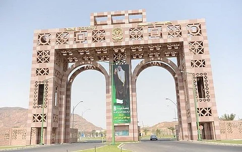 موظفات "التعليمية" يواجهن جامعة طيبة: إخلاء طرف يخالف الوزير.. وهذه المفارقة عجيبة!