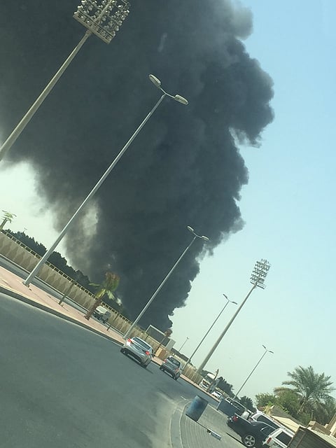 "مدني الشرقية" يخمد حريق "سيهات" الهائل ويؤكد: لا إصابات