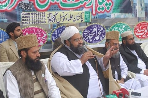 "علماء باكستان" يدين قصف "الأسد" للمدنيين في حلب ويدعو لإنهاء معاناة السوريين