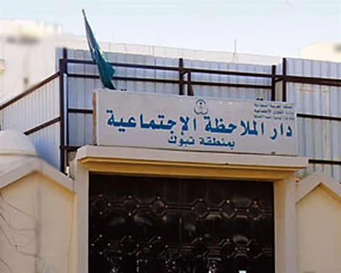 بعد 12 يوماً من فرار الـ 8 بـ"شراشف النوم".. والد حدث يُسلّمه لـ"ملاحظة تبوك"