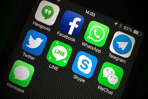 "هيئة الاتصالات".. بين حجب التطبيقات وإيقاف باقات البيانات.. من المستفيد؟