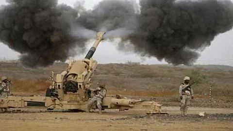 مقذوفات الطوال تصيب عدداً من المواطنين والمقيمين.. والطيران يتدخل