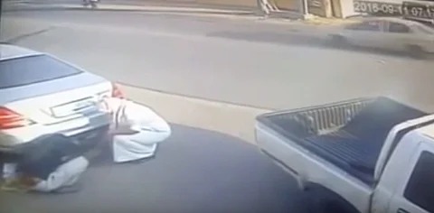 في قضية إحراق مركبة مواطن بجدة.. الأجهزة الأمنية تطيح بالجاني الآخر الهارب
