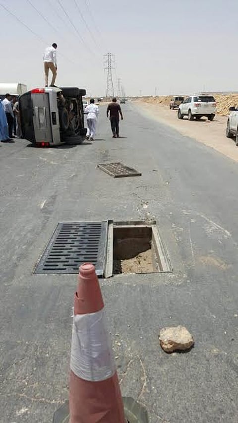 فتحة تصريف تقلب سيارة مواطن وتثير الرعب منذ 4 أشهر بـ"سلي الرياض"