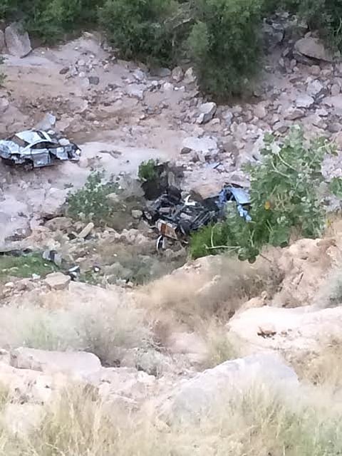 مصرع وإصابة رجليْ أمن فجراً إثر سقوط دوريتهما من منحدر جبلي بالعارضة