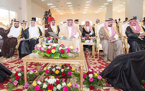 أمير الباحة يُدشن مشروع مباني كليات البنات العاجلة بكلفة 156 مليون ريال
