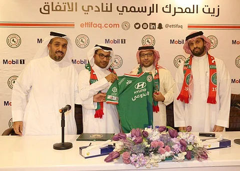 الاتفاق و "موبيل ١" يوقعان عقد الشراكة لـ٥ سنوات