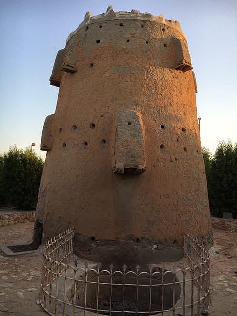 "بلدية الجبيل" تجاوبًا مع "سبق": سنطور موقع برج "طوية" التاريخي بالتعاون مع عدة جهات