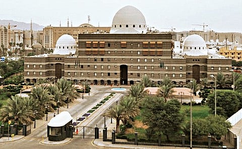 30 عاملاً جُلبوا من تبوك يضعون أمانة المدينة في مأزق ويدفعونها للترند العالمي!