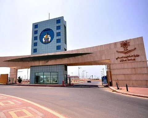 مقالات تخصم ١٦ يومًا من راتب معيد.. و"جامعة جازان" ترد: له قضايا معنا وهو يعرف!