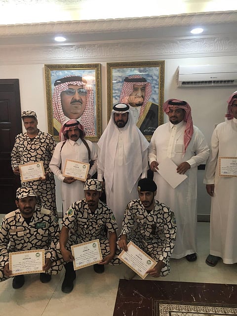 مدير "المجاهدين" بالشرقية يكرم أفراداً ضبطوا مصنعاً للخمور