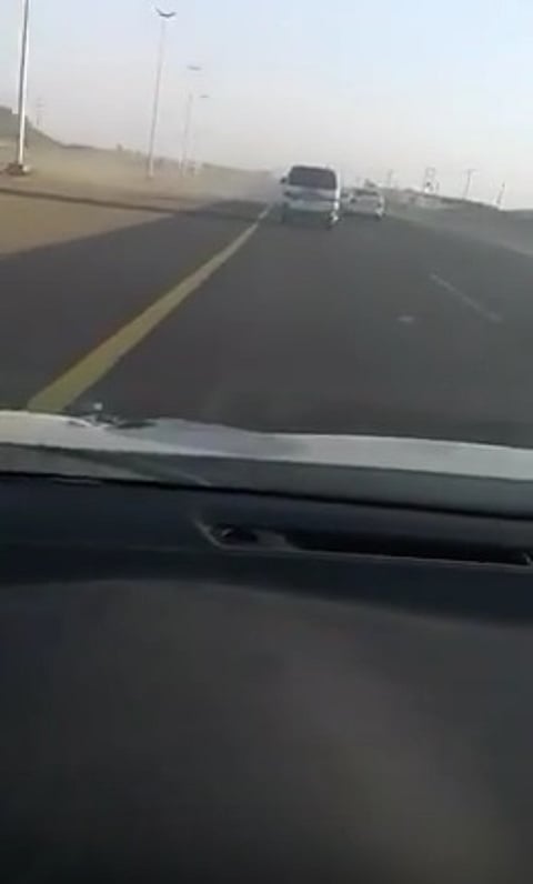 شاهد.. حافلة معلمات تسير بسرعة 180كم على طريق بيشة- رنية