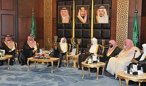 أمير الشرقية: الدولة تقدم الدعم والرعاية الكاملتين للمرضى