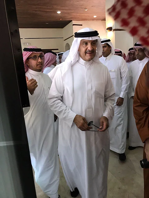 سلطان بن سلمان يتفقد مشاريع المنطقة التاريخية بينبع