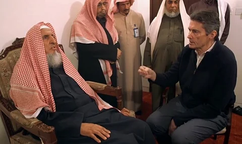 المفتي "يواجه داعش" في حوار نادر ويرفض ربط الإرهاب بتعاليم السعودية