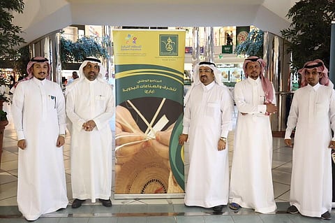 21 حرفية يستعرضن أسرار المهن أمام زوار "الراشد" بالخبر