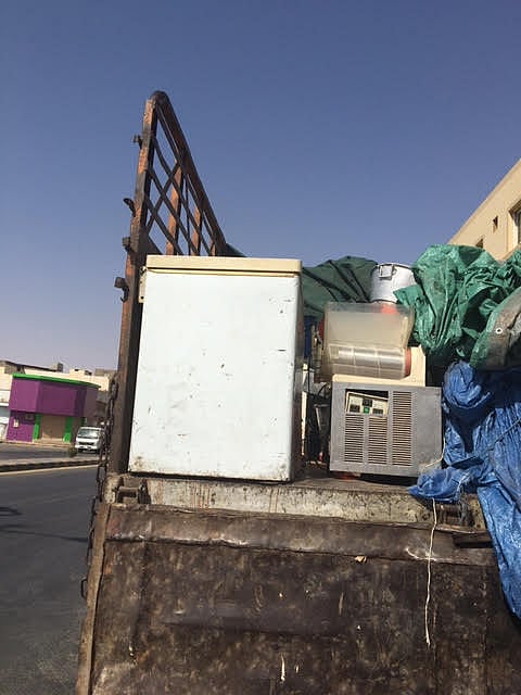 ضبط شاحنة محملة بمواد غذائية مجهولة المصدر قادمة من "المدينة"