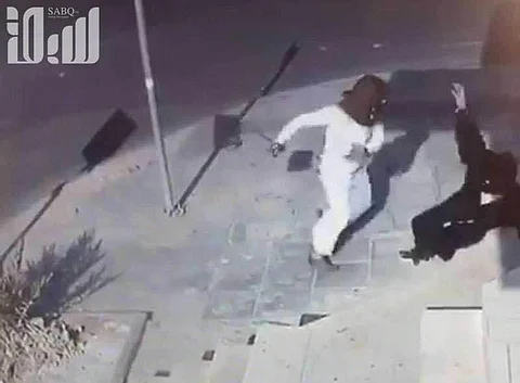 شرطة القريات تطيح بـ"الملثم سارق حقيبة الفتاة"